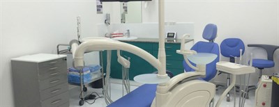 Dr Thomas Dental Implant Clinic DMCC